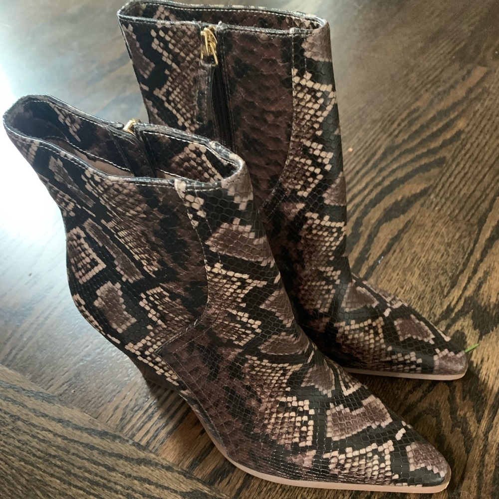 Jennifer Lopez faux Snake Skin Boots